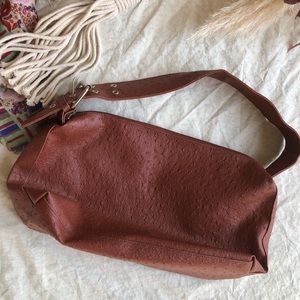 FAUX OSTRICH BUCKLE STRAP SHOULDER BAG